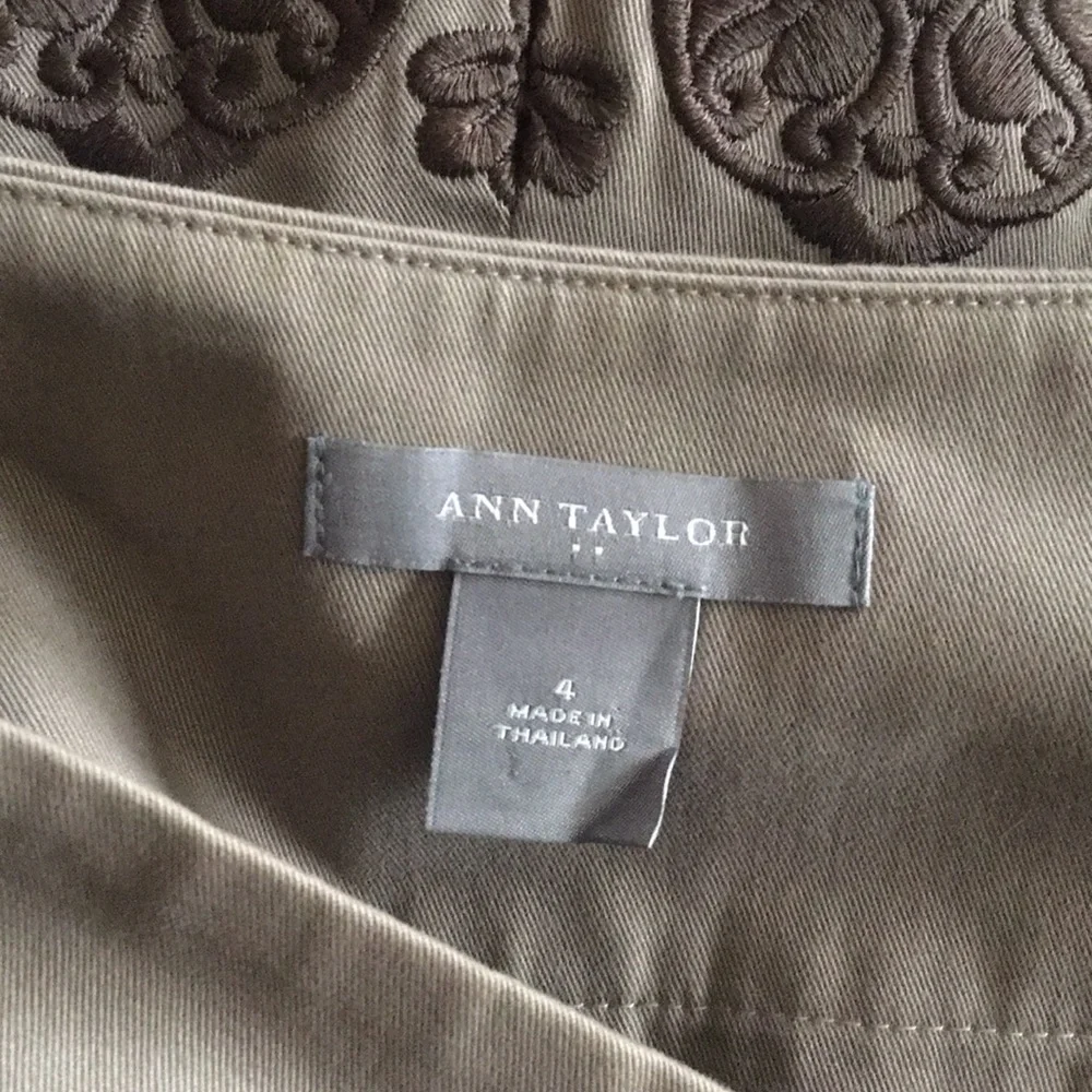 Ann‎ Taylor skirt brown size 4 * embroidery style